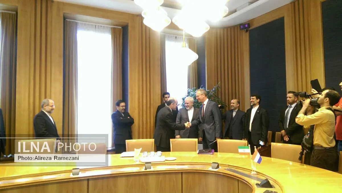 ظریف با وزیر اقتصاد هلند دیدار کرد