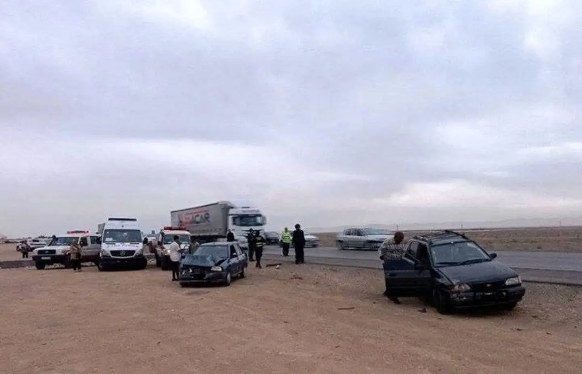 ۳ مصدوم در پی وقوع تصادف زنجیره‌ای در آزادراه قزوین_زنجان 

