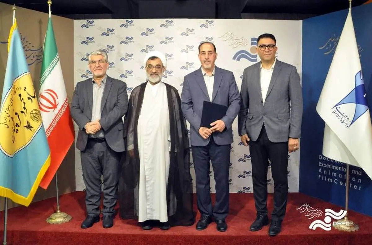 سخت کار کنید و به ادبیات ایران عشق بورزید