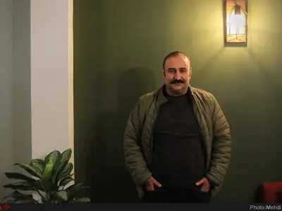 ایده‌های مهران احمدی و رضا عطاران برای یک کمدی گروتسک/مصادره به هویت فکر می‌کند