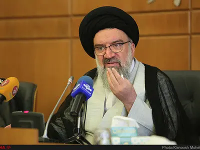 حضور مردم در انتخابات با وجود بمباران تبلیغاتی دشمن چشمگیر بود