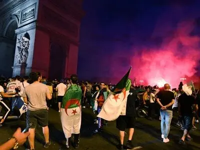 ویدئو: پایکوبی الجزایری‌ها پس از صعود به مرحله حذفی