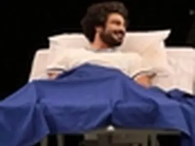 نمایش «بالاخره این زندگی مال کیه؟» تا ۶ آذر تمدید شد