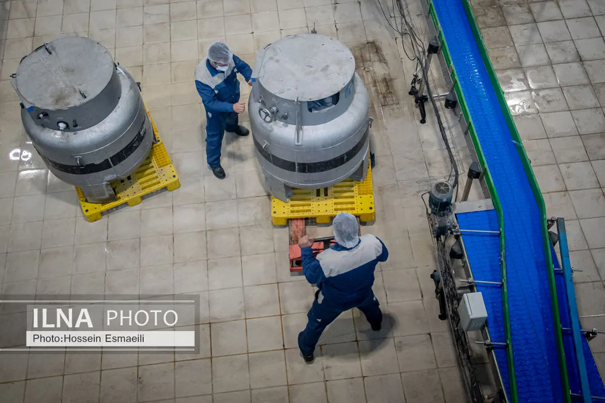کارگران خط تولید را در شرایط جنگی متوقف نکردند/ تعدیل نیرو در کارخانه‌های فارس فعلاً متوقف شد