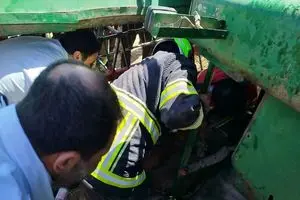 جزئیات مصدومیت کارگر ۴۲ ساله بر اثر واژگونی کمباین در اردبیل