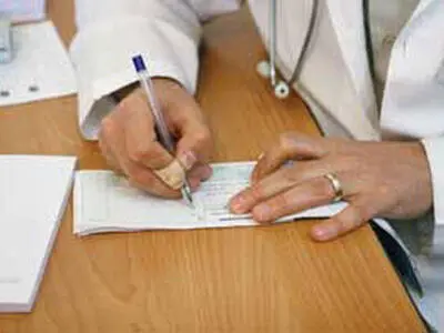 چالش تجویز داروهای خارج از فهرست رسمی کشور