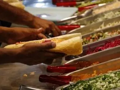 رونمایی از یک ساندویچ جدید در بازار ایران/ جانشین فلافل چقدر قیمت خورد؟