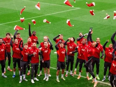 ویدئو: جشن کریسمسی بازیکنان لیورپول با کلاه‌های قرمز