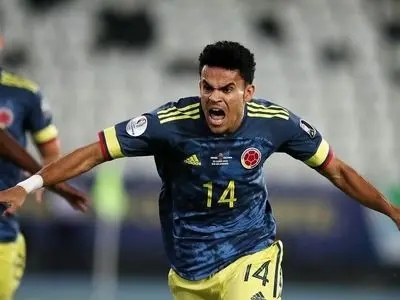 ویدئو: دیاز حتی وقتی زمین می‌خورد پاس گل می‌دهد!