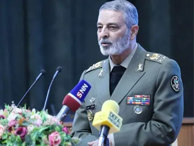 قائد الجيش الايراني: امريكا داعما سيئا لحلفائها