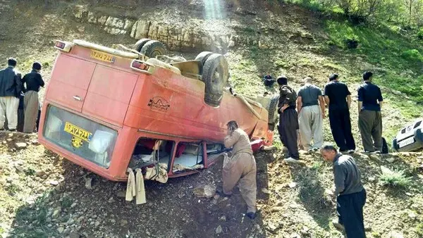 واژگونی مینی‌بوس در تربت‌حیدریه هجده مصدوم بر جای گذاشت