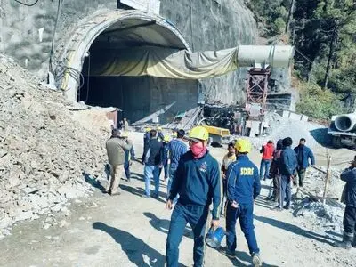 ۴۰ کارگر هندی در ریزش تونل محبوس شدند