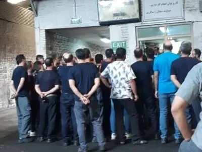 تجمع کارگران شرکت کارتن ایران/ عرف کارگاه را تغییر داده‌اند!