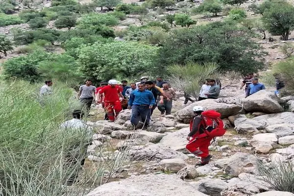 انتقال پیکر بی جان مرد ۳۹ساله از ارتفاعات کوه تیر باغ 