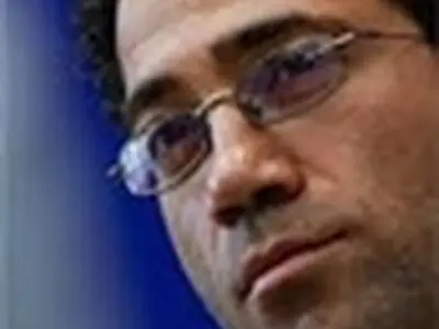 پورآذری در گالری محسن از مبتلایان به بیماری خاص حمایت می‌کند