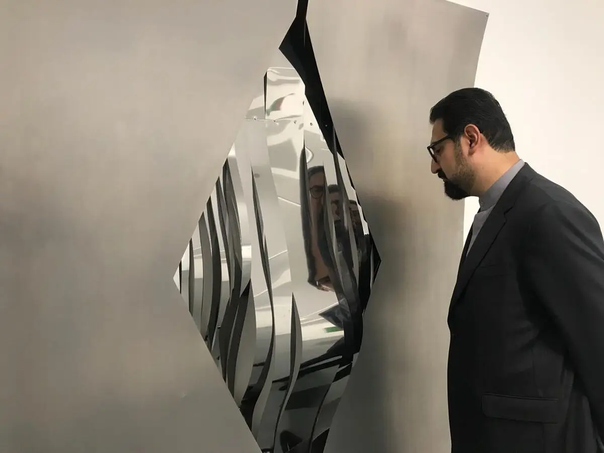معاون هنری از نمایشگاه محسن وزیری مقدم دیدن کرد