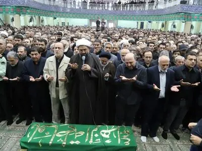 تشییع و اقامه نماز بر پیکر پدر شهیدان حجازی در همدان