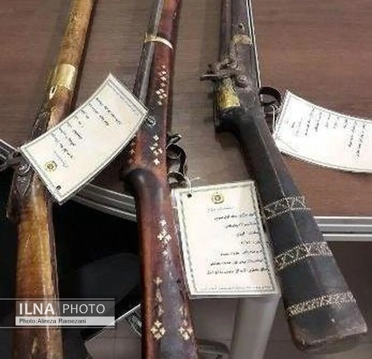 نمایش سلاح‌های تاریخی در موزه مشروطه چهارمحال و بختیاری
