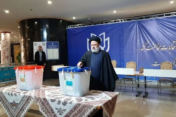 President Raisi casts his ballot