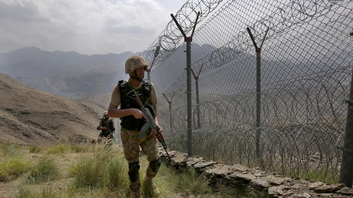 کشته شدن یک سرباز پاکستانی در پی حمله مسلحانه در نزدیکی مرزهای افغانستان

