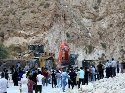  یک بام و دو هوای قانونگذاران در برخورد با معدنکاران/ بخش‌های دولتی منطقه از فعالیت معادن دفاع کنند 