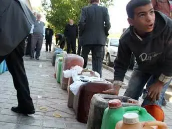 زمستان سخت حاشیه‌نشینان بوشهر بدون نفت و گاز/ مردم توان مالی برای لوله‌کشی گاز ندارند/ ممنوعیت فروش نفت به مردم
