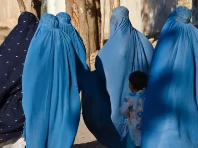 رهبر طالبان: همه زنان باید برقع بپوشند