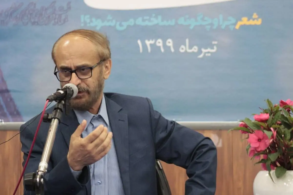 نشست ادبی چرایی و چگونگی شعر در منطقه آزاد انزلی برگزار شد