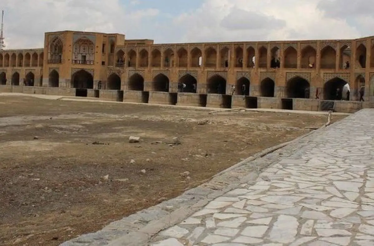 بررسی امکان بازگشایی آب سد زاینده‌رود در 15 آذرماه