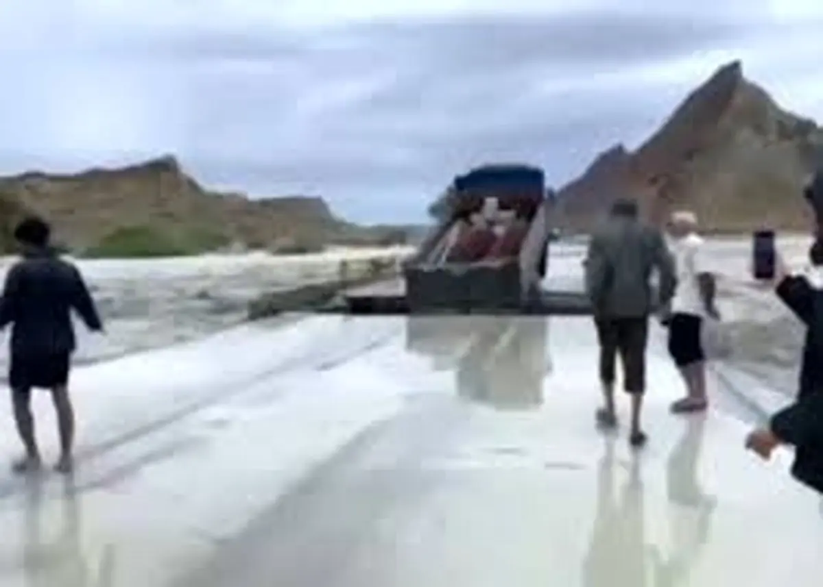 لحظه فروریختن پل در هرمزگان+ فیلم