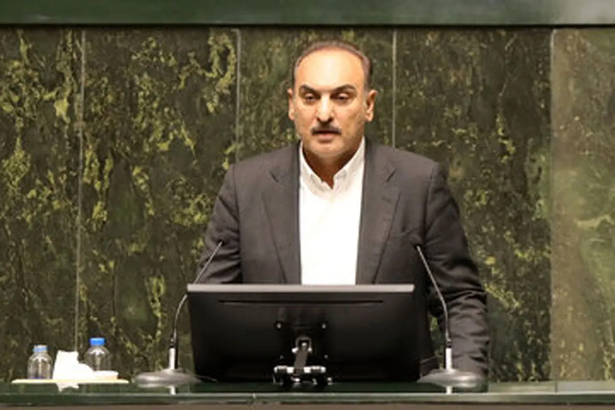 برخی کشاورزان سیستان و بلوچستان برای دسترسی به زمینهای کشاورزی خود پشت دیوارهای مرزی با موانعی مواجه هستند