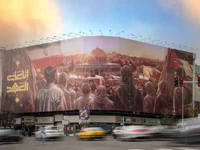 دیوارنگاره جدید میدان انقلاب تهران رونمایی شد