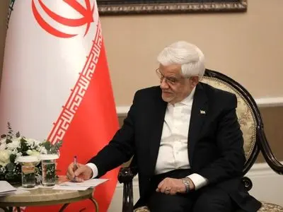 اصناف کالاهای مورد درخواست مردم را با سودی عادلانه عرضه کنند