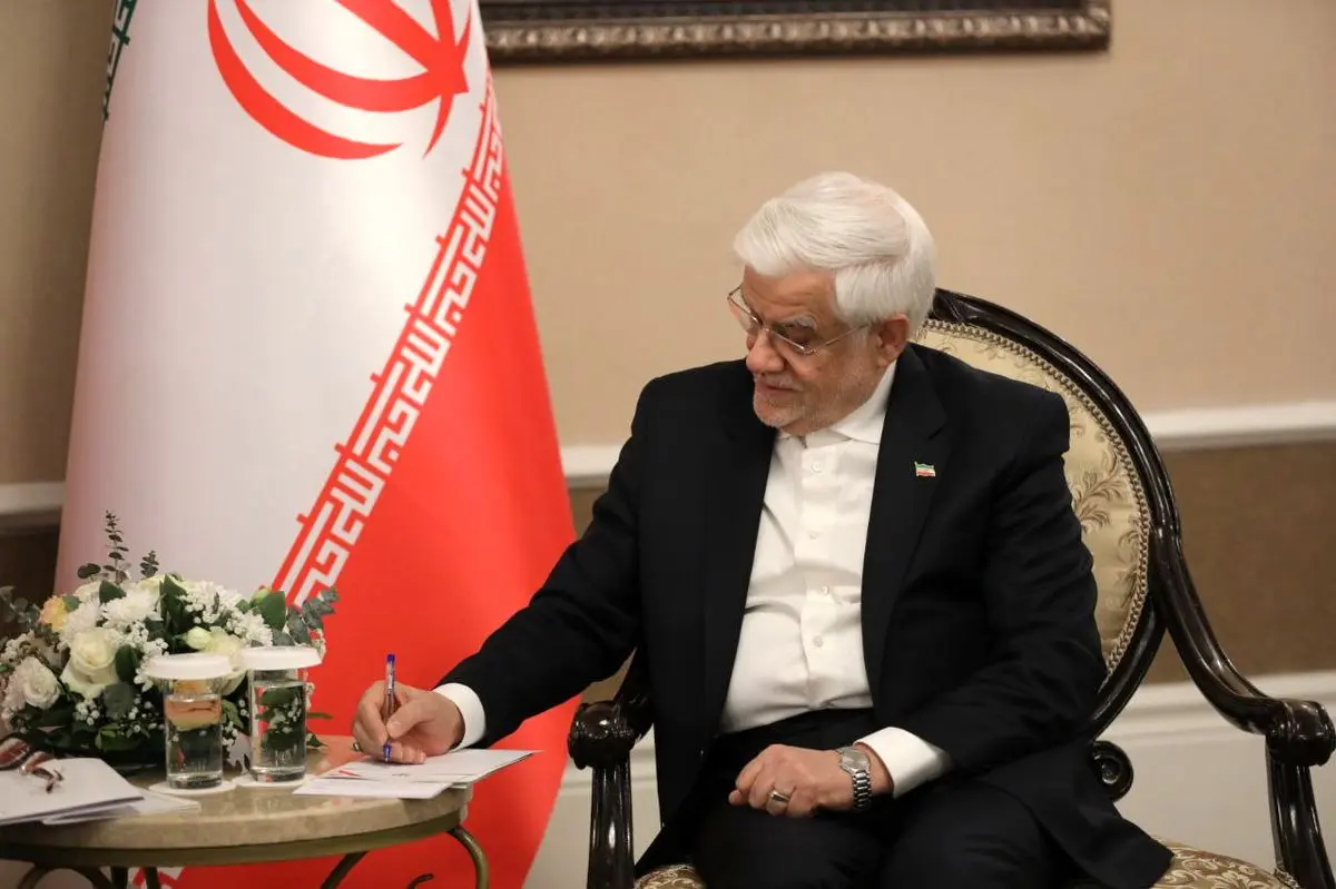 اصناف کالاهای مورد درخواست مردم را با سودی عادلانه عرضه کنند