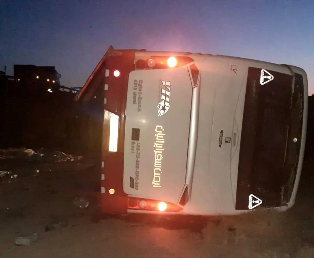 واژگونی اتوبوس در محور سمنان - مهدیشهر ۲ فوتی و ۲۵ مصدوم داشت