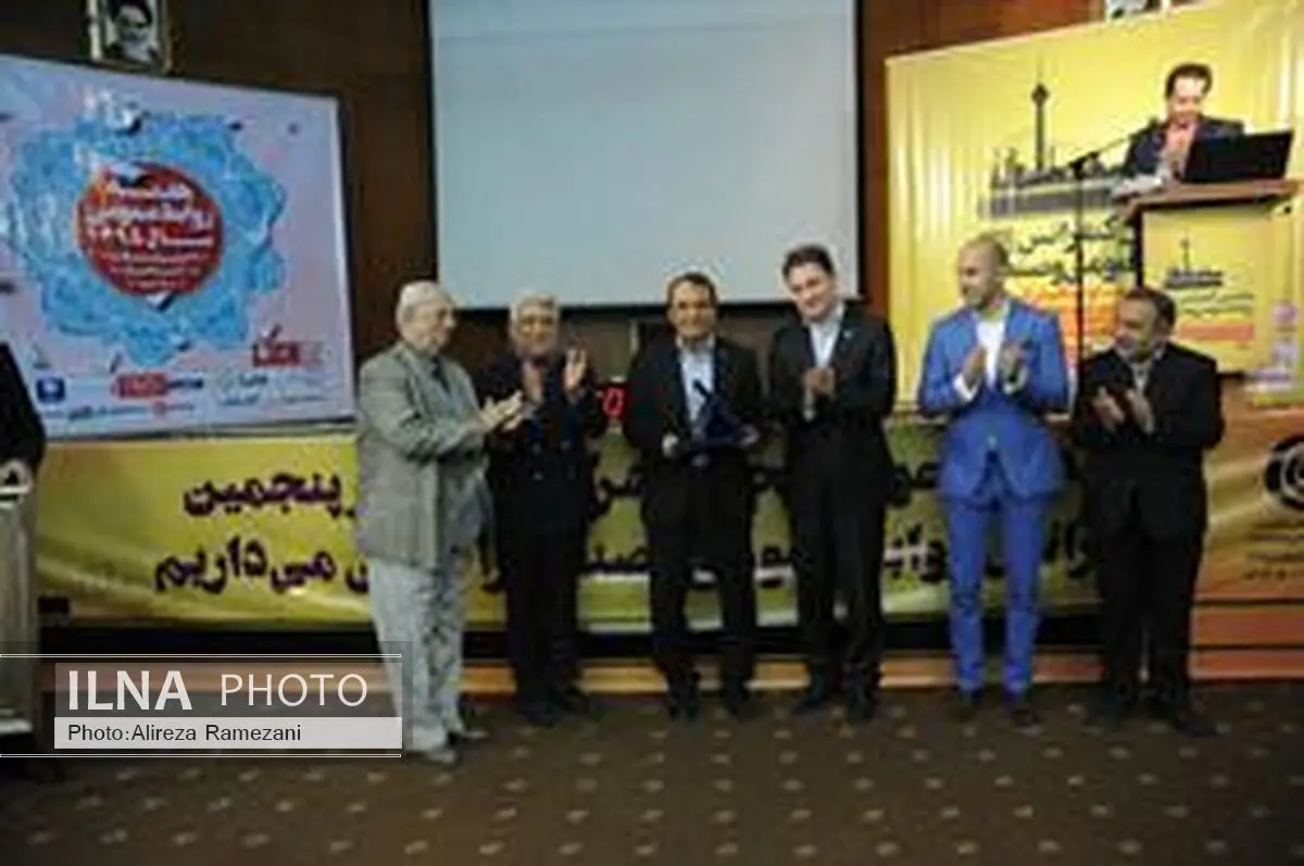 اعطای نشان زرین روابط عمومی و صنعت به مهندس یکه زارع