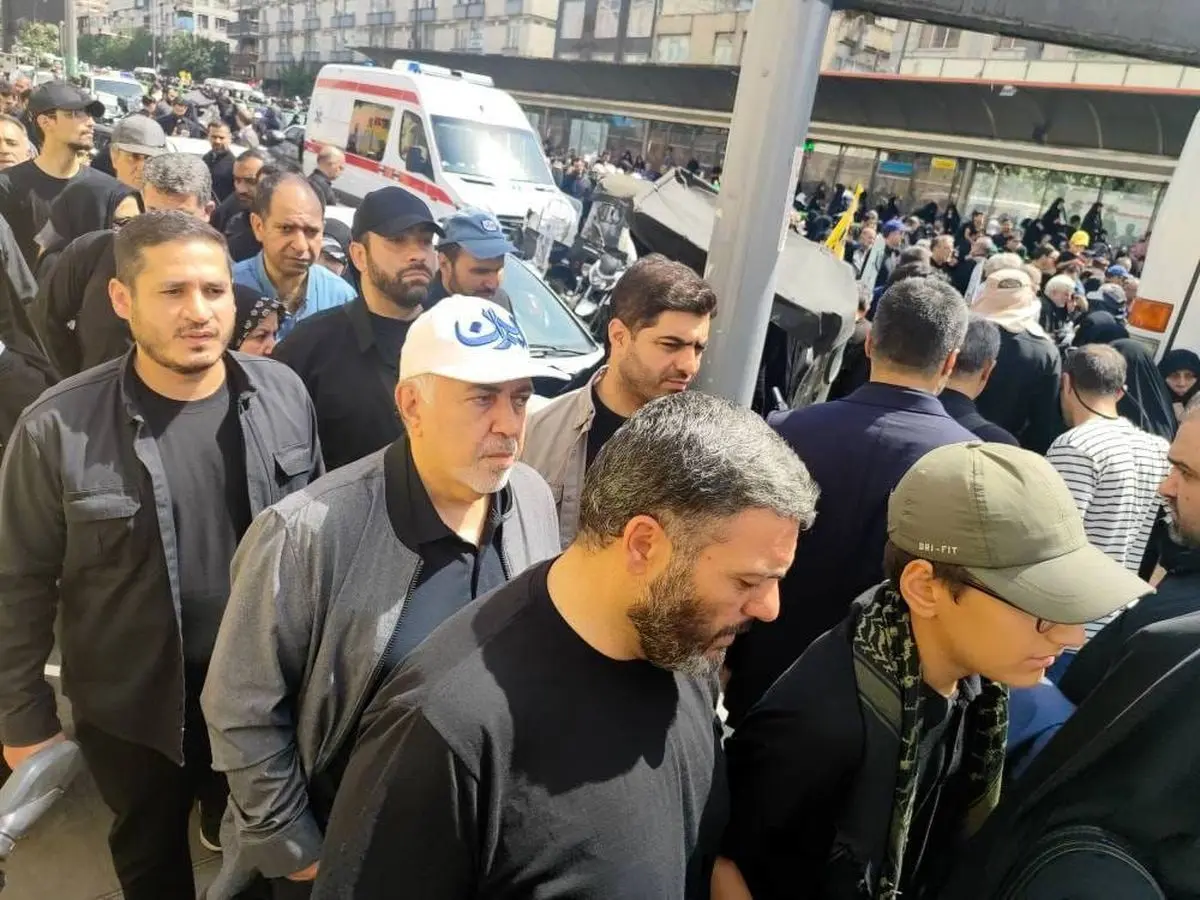 حضور ظریف در تشییع پیکر شهدای اقتدار در تهران