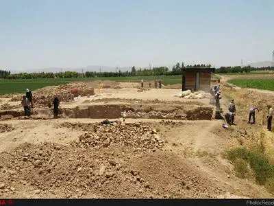کشف خطوط و آجر نبشته‌ای مزین با نام خدا به زبان عیلامی