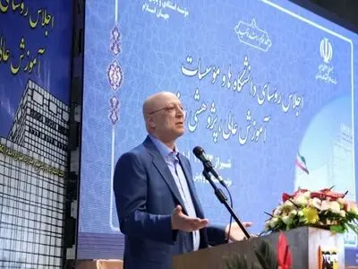 دانش، توان کارآفرینی، هویت‌آفرینی، فرهنگ‌آفرینی و ثروت‌آفرینی می‌دهد 