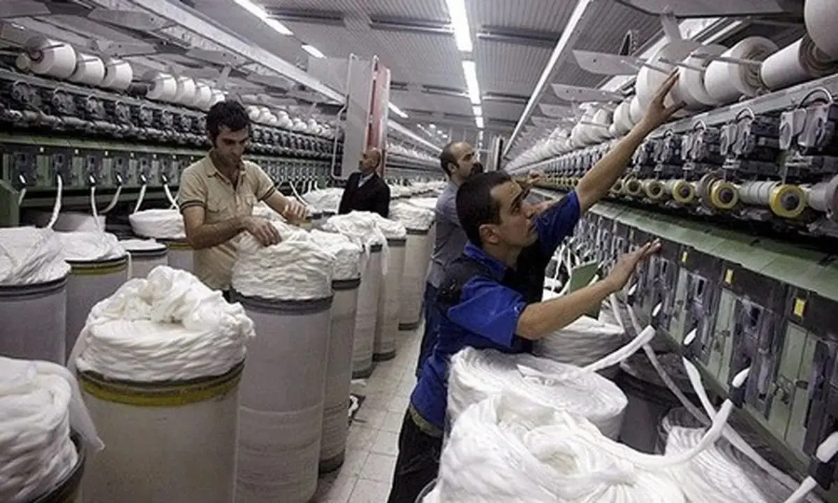 کارگران «پویا نخ» همچنان در انتظار بازگشت به کار هستند