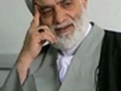 زنان برای تدریس لباس روشن بپوشند