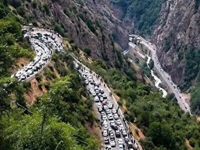 ترافیک نیمه‌سنگین در محورهای خروجی مازندران/ انسداد کندوان و آزادراه تهران-شمال از ساعت ۱۴