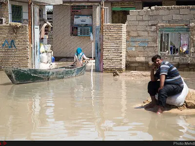 زندگی هر ۴ خانوار در یک کلاس درس/ لباس‌های کهنه و پاره برایمان آورده‌اند/مردان بیکار و بچه‌هایی که به مدرسه نمی‌روند