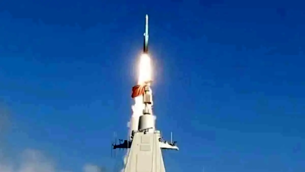 خطرناک‌ترین موشک ضدکشتی چین وارد خدمت شد؛ تهدیدی جدی برای ناوهای هواپیمابر