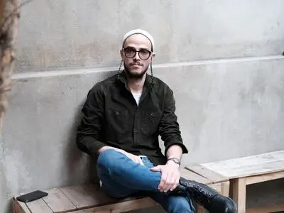 جابر رمضان «مخاطب» را به تماشاخانه ایرانشهر می‌برد