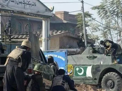 حمله افراد مسلح برقع‌پوش به دانشگاهی در پیشاور