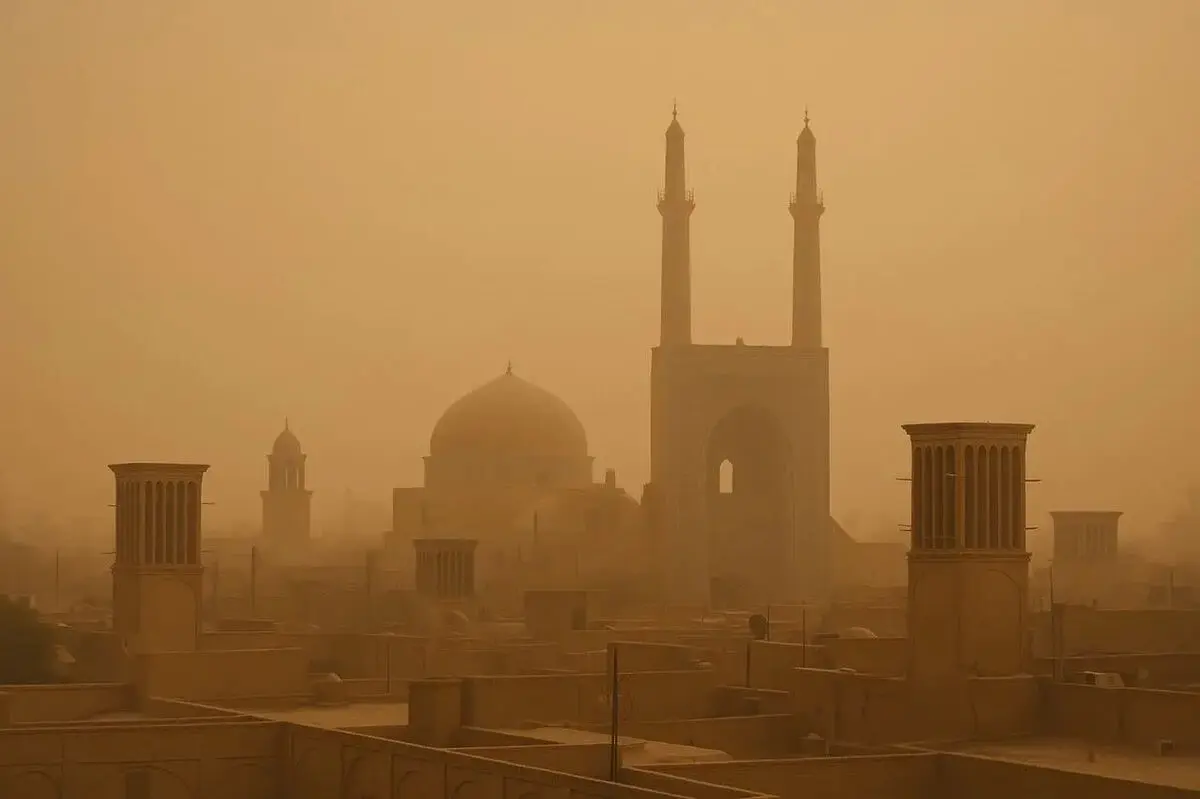 یزد امروز  گرم و غبارآلود است