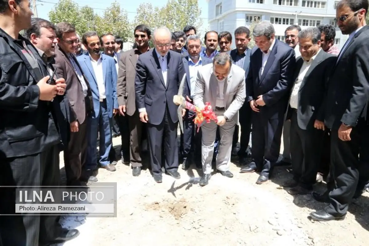 کلنگ احداث دبیرستان انرژی هستهای در مشهد به زمین زده شد