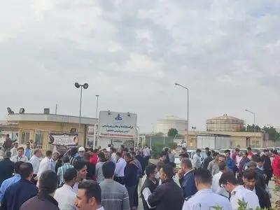 درخواست کارگران مخازن پتروشیمی بندرماهشهر به رفع تبعیض در حقوق 