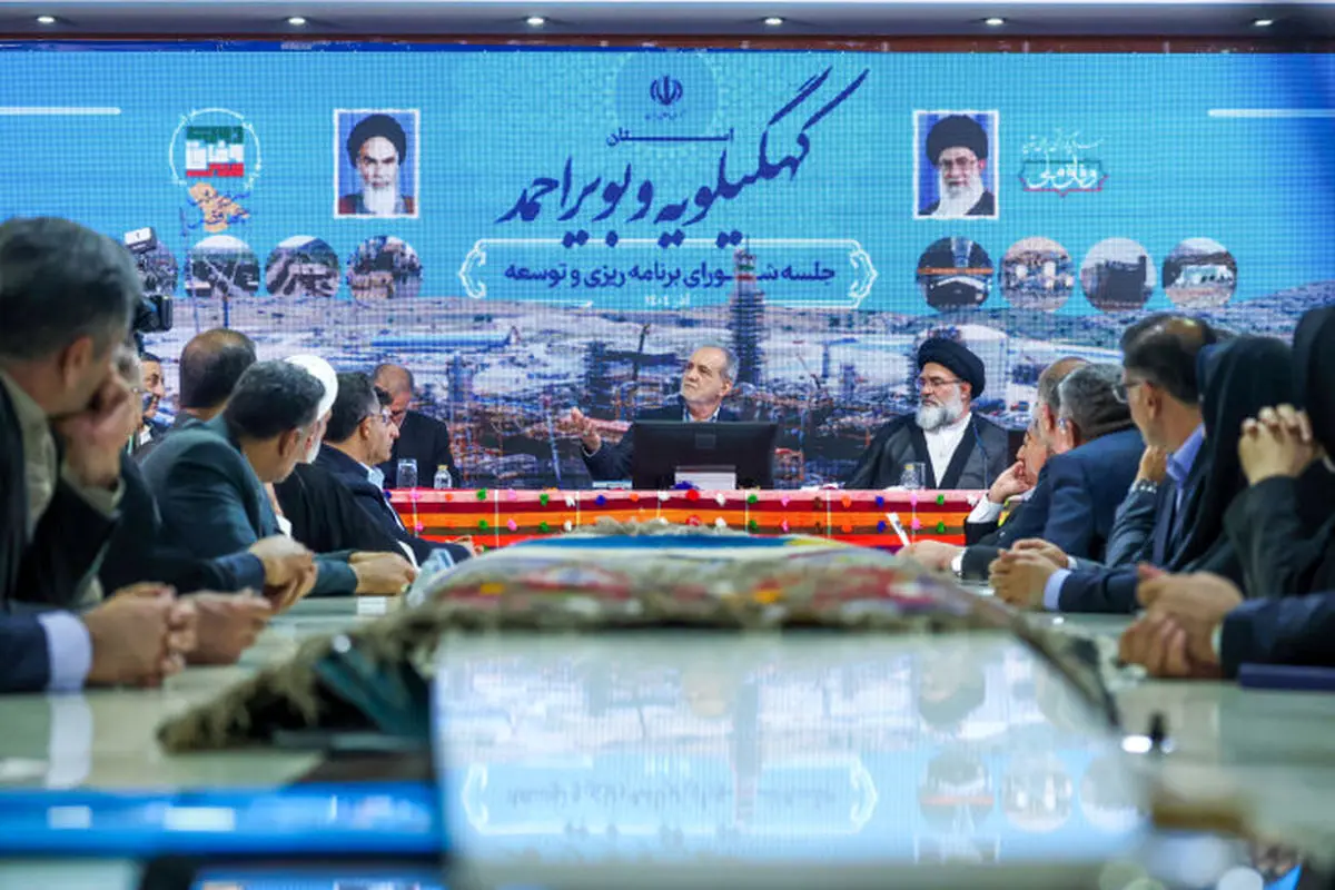 مدیران نباید تصور کنند آقابالاسر مردم هستند